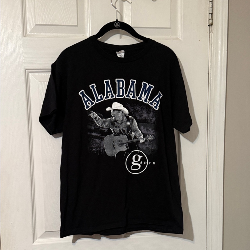 Black Garth Brooks concert Graphic Tee